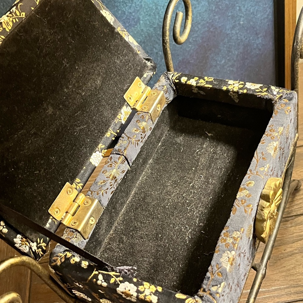 Vintage Asian Floral Jewelry Box with Gold Metal Stand Accents - Picture 4 of 7